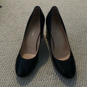 Ivanka Trump black pumps